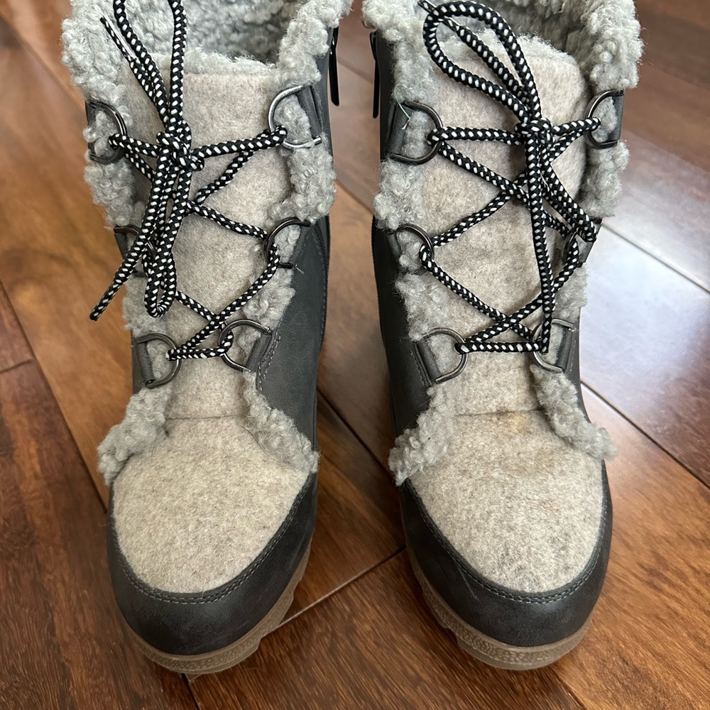 Maurices Gray and Cream Winter Boots